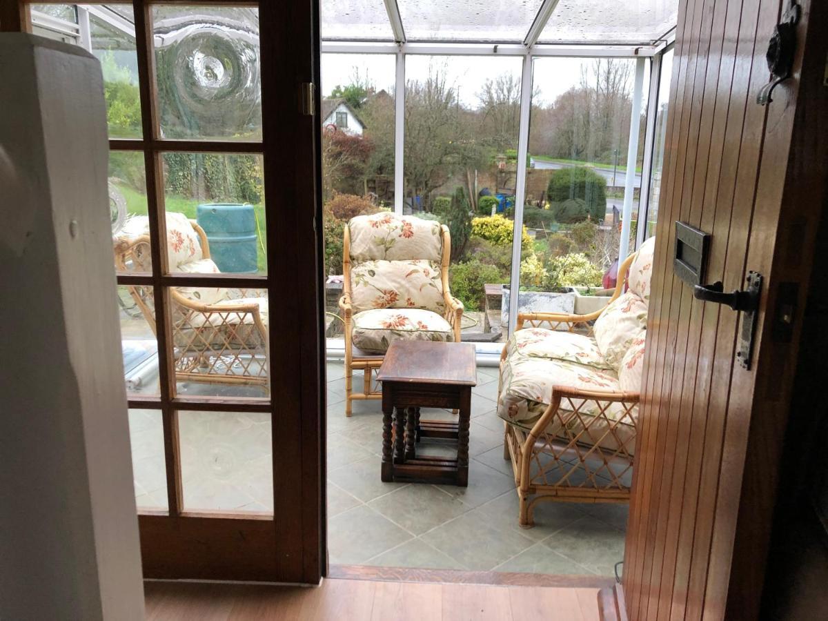 Bed and Breakfast Ponders End Newport  Exterior foto