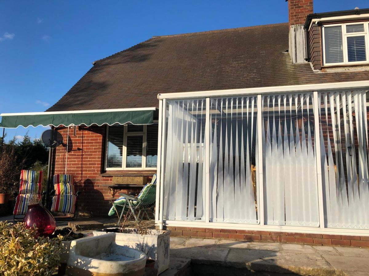 Bed and Breakfast Ponders End Newport  Exterior foto
