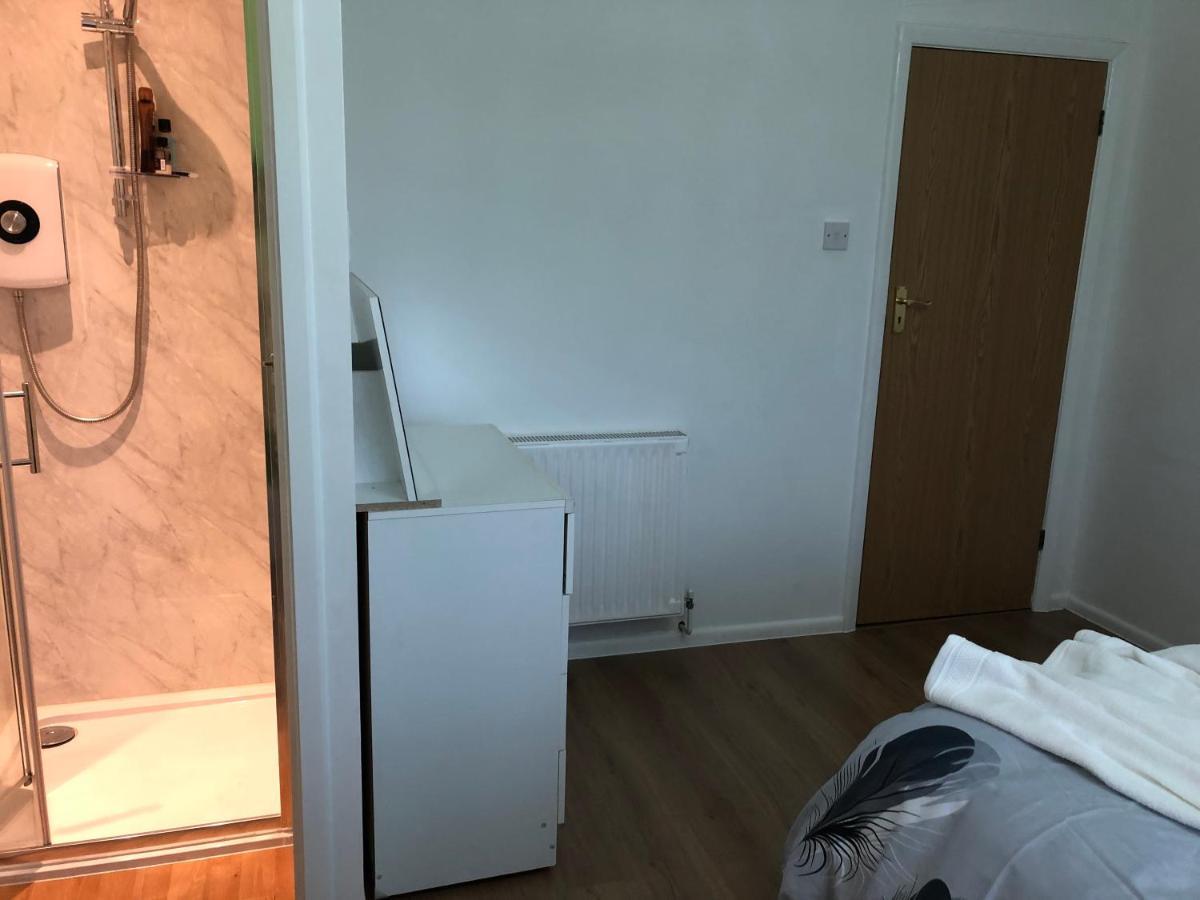 Bed and Breakfast Ponders End Newport  Exterior foto