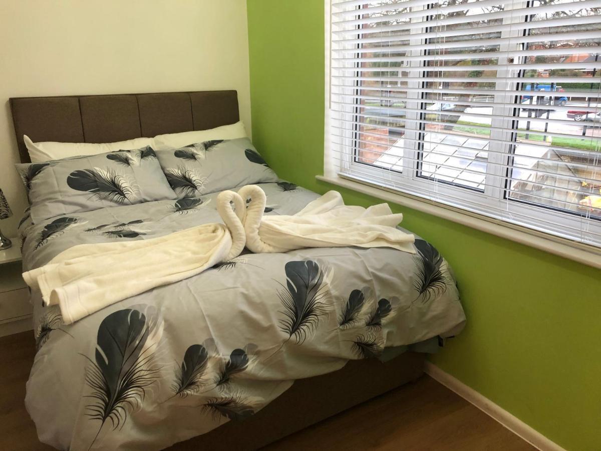 Bed and Breakfast Ponders End Newport  Exterior foto