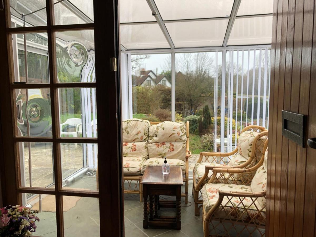 Bed and Breakfast Ponders End Newport  Exterior foto
