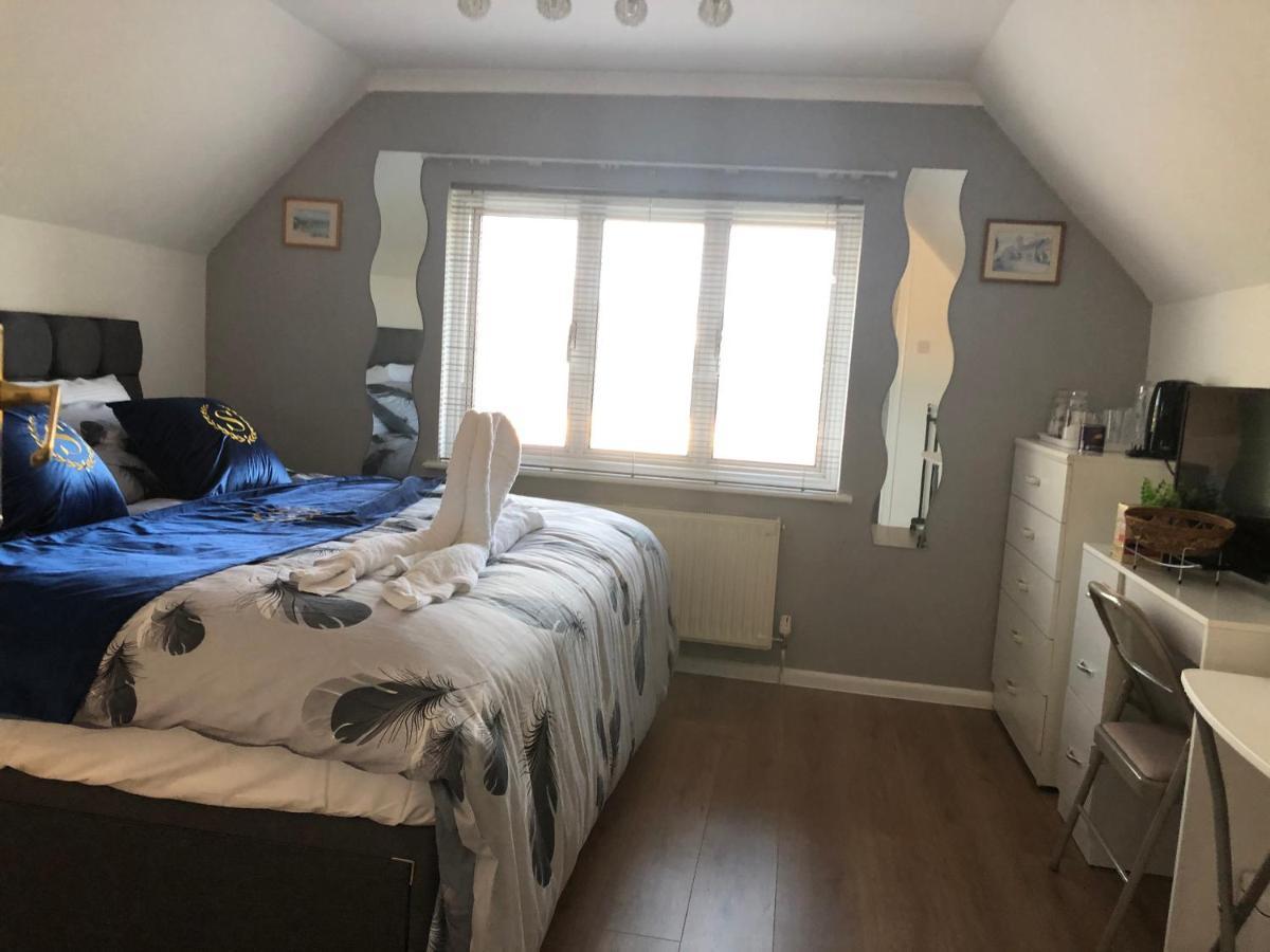 Bed and Breakfast Ponders End Newport  Exterior foto