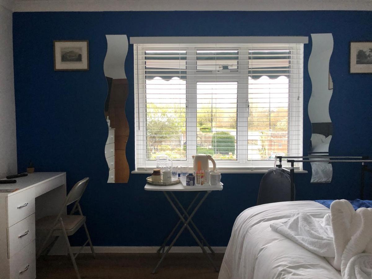 Bed and Breakfast Ponders End Newport  Exterior foto