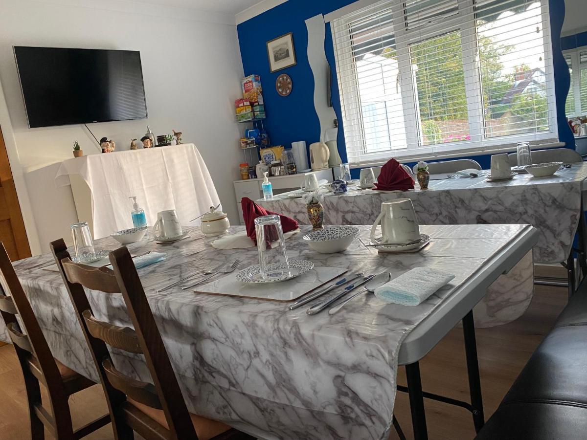 Bed and Breakfast Ponders End Newport  Exterior foto