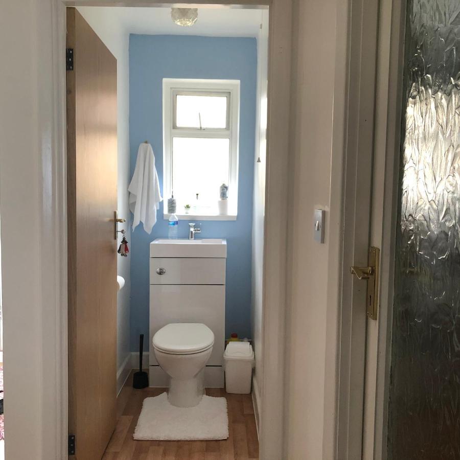 Bed and Breakfast Ponders End Newport  Exterior foto