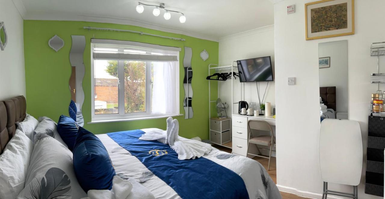 Bed and Breakfast Ponders End Newport  Exterior foto