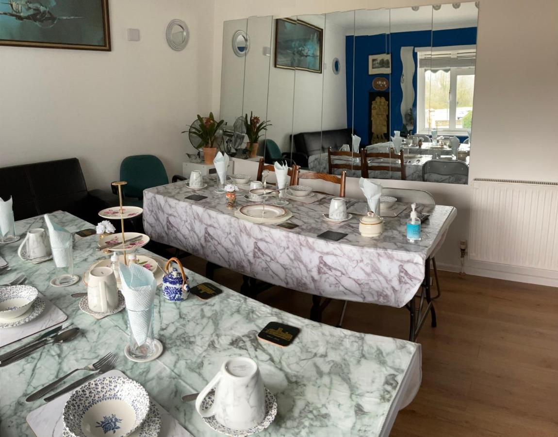 Bed and Breakfast Ponders End Newport  Exterior foto
